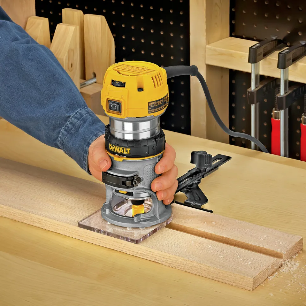 Dewalt 110V 7 Amp 1-1/4 HP Variable Speed Max Torque Corded Compact Router