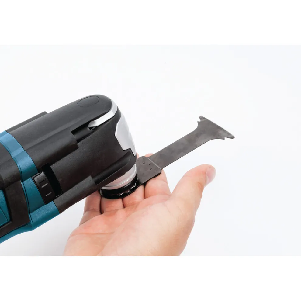 Factory Reconditioned Bosch 5.5 Amp StarlockMax Oscillating Multi-Tool Kit with 8-Pc Accessory Kit