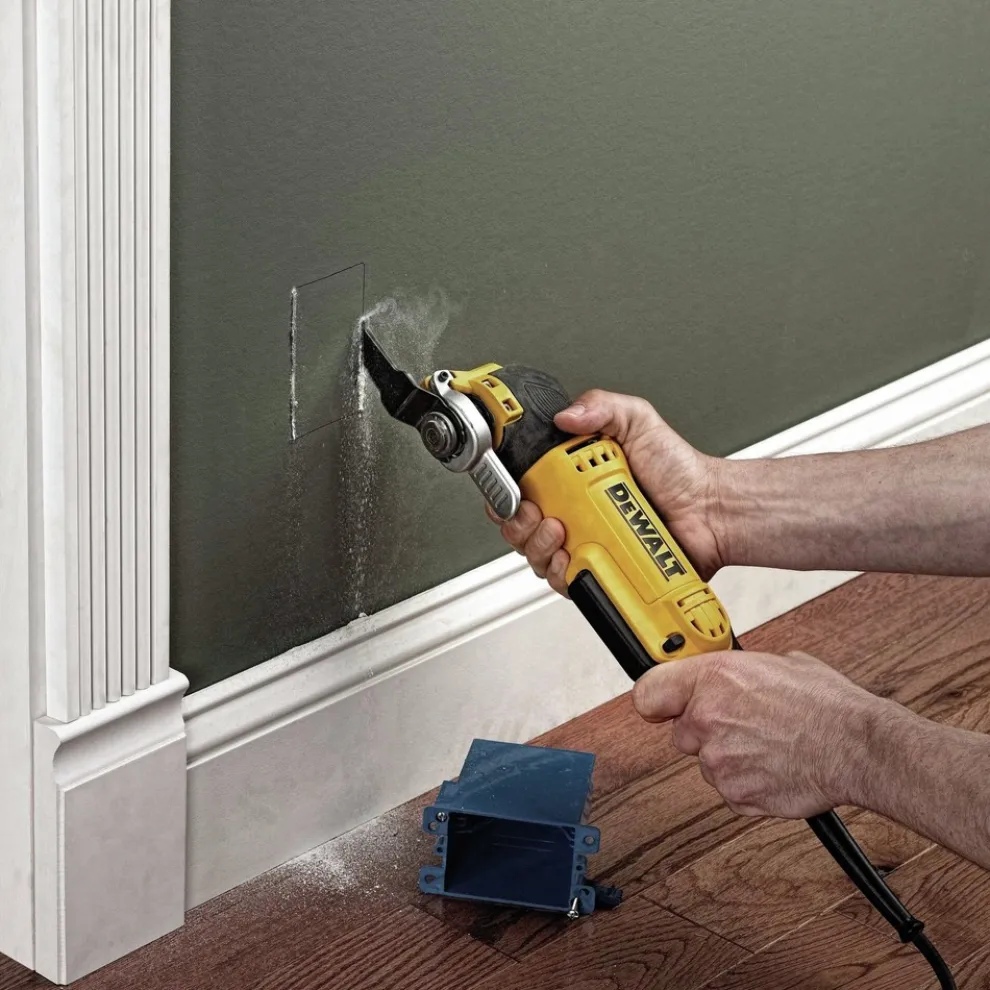 Factory Reconditioned Dewalt 3 Amp Corded Oscillating Multi-Tool Kit