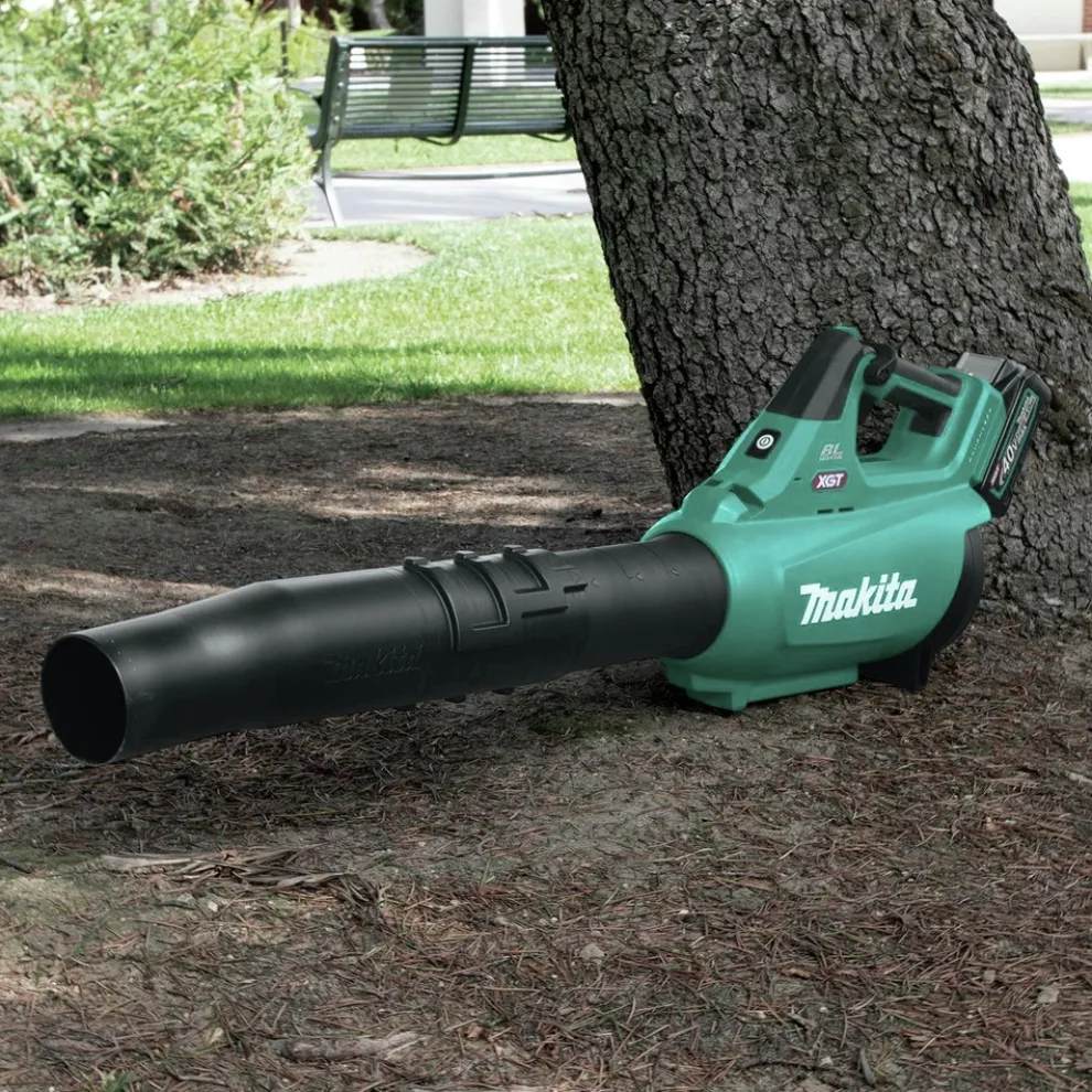 Factory Reconditioned Makita 40V max XGT Brushless Lithium-Ion Cordless Blower Kit (4 Ah)