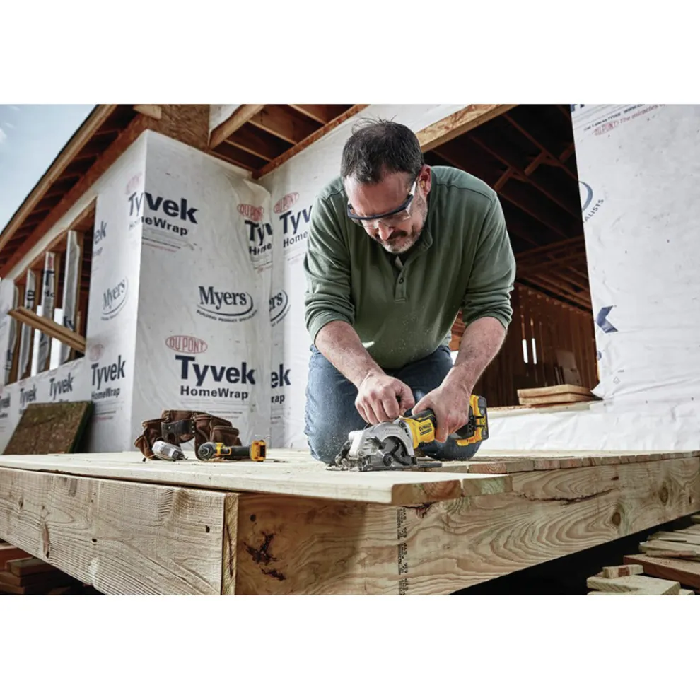 Factory Reconditioned Dewalt ATOMIC 20V MAX Brushless Lithium-Ion 4-1/2 in. Cordless Circular Saw (Tool Only)