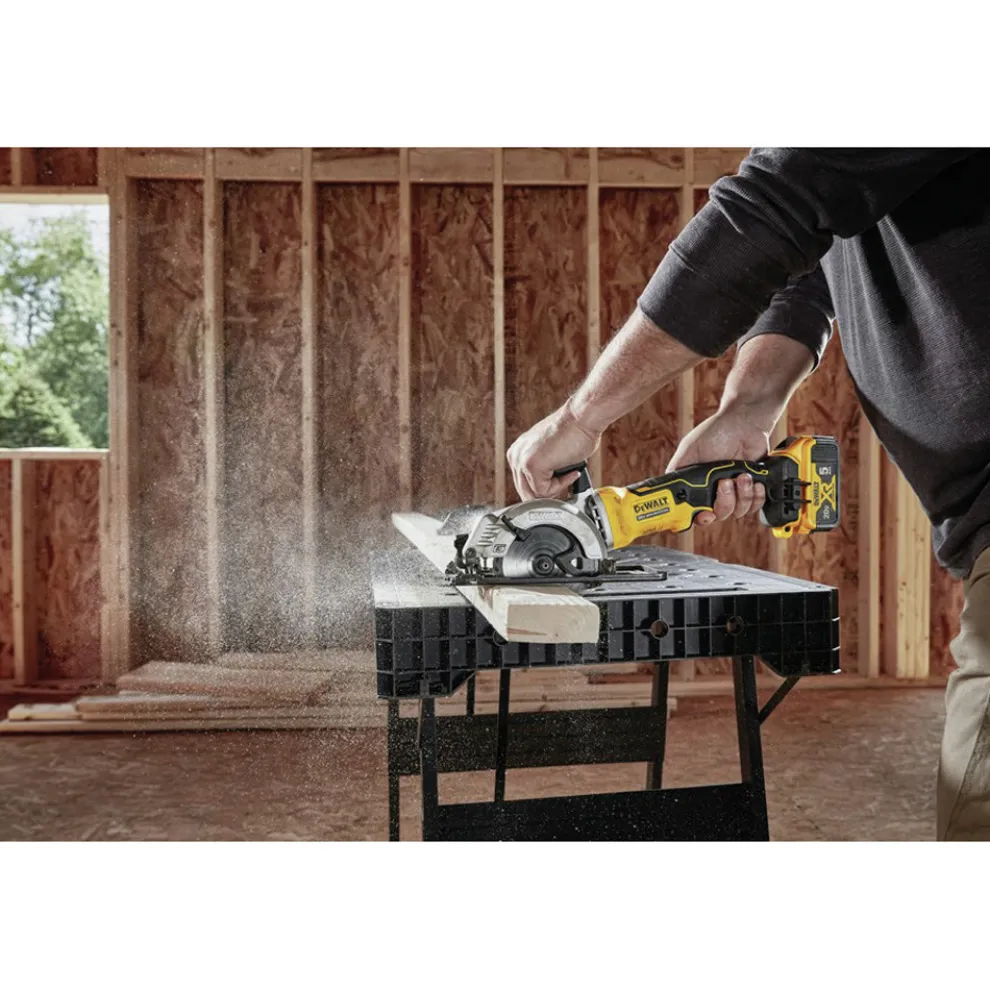 Factory Reconditioned Dewalt ATOMIC 20V MAX Brushless Lithium-Ion 4-1/2 in. Cordless Circular Saw (Tool Only)