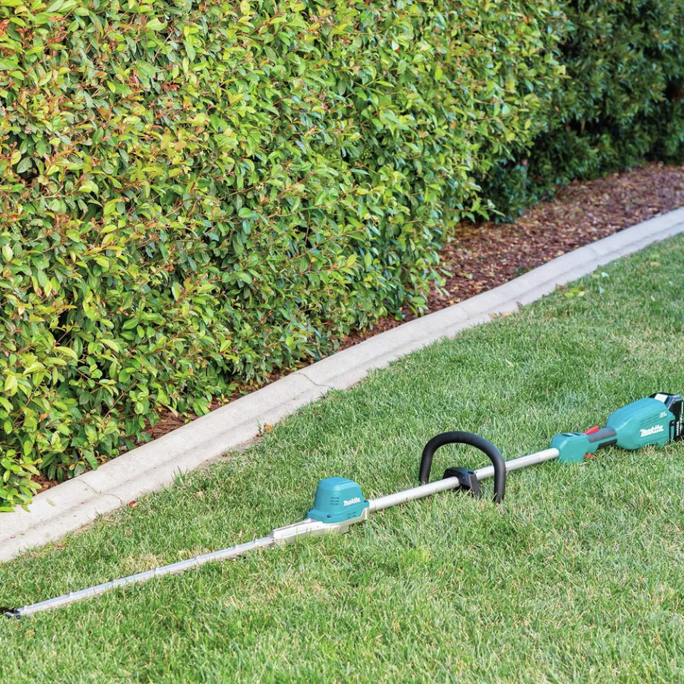 Makita 18V LXT Brushless Lithium-Ion 24 in. Cordless Pole Hedge Trimmer Kit (5 Ah)