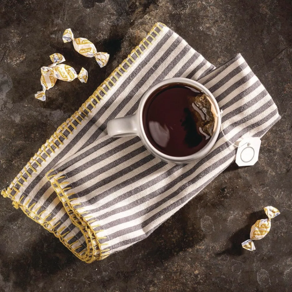 HALLS Triple Action Cough Drops - Cherry (30/Bag, 12 Bags/Box)