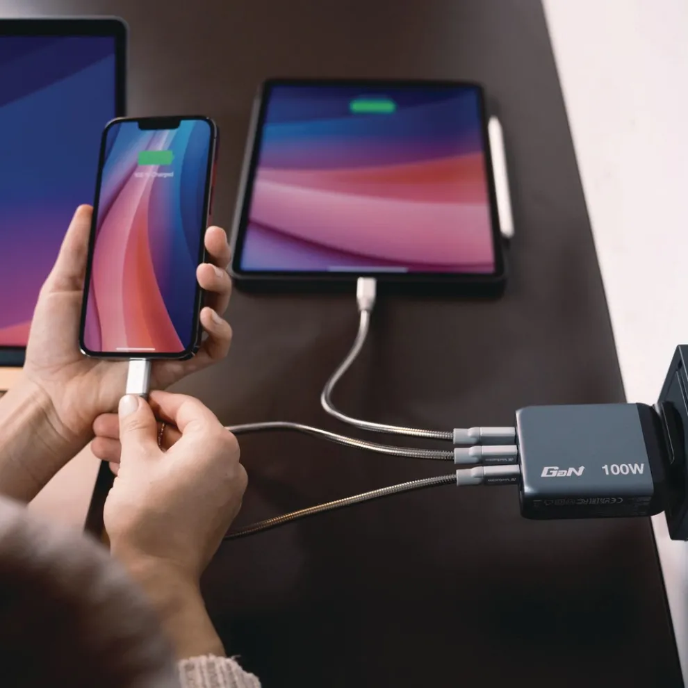 Verbatim 140 W 4-Port GaN Wall Charger - Black/Gray