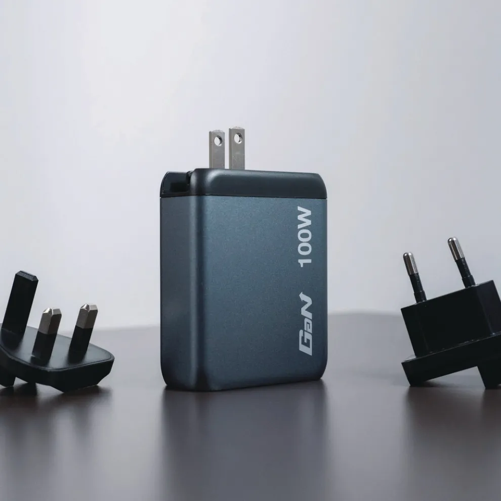 Verbatim 140 W 4-Port GaN Wall Charger - Black/Gray