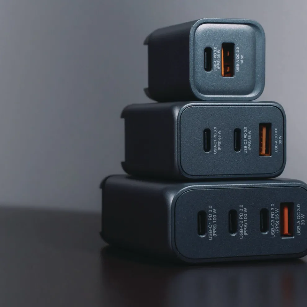 Verbatim 35 Watts 2-Port GaN Wall Charger - Black/Gray