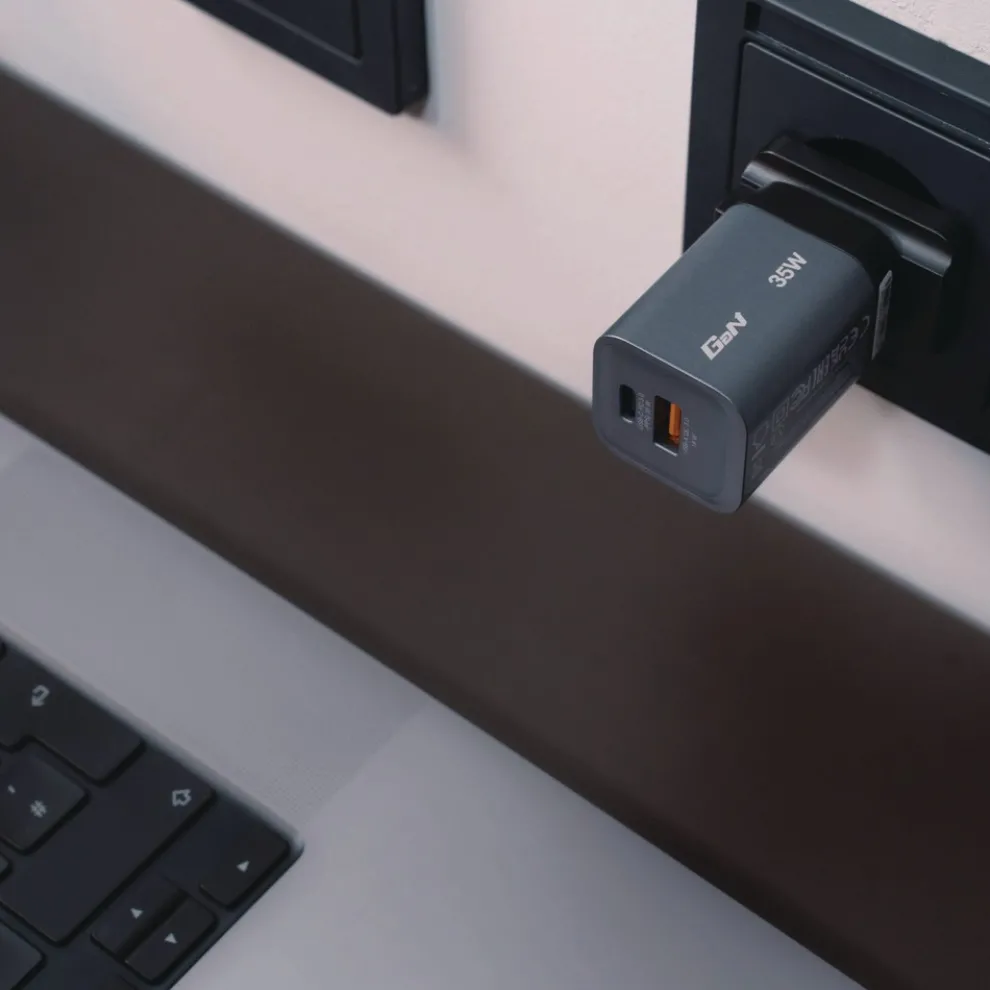 Verbatim 35 Watts 2-Port GaN Wall Charger - Black/Gray