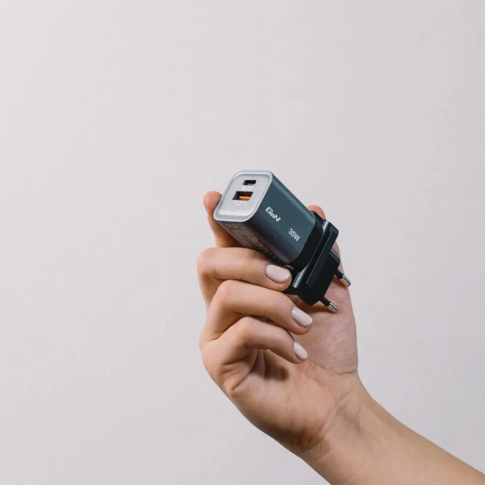 Verbatim 35 Watts 2-Port GaN Wall Charger - Black/Gray