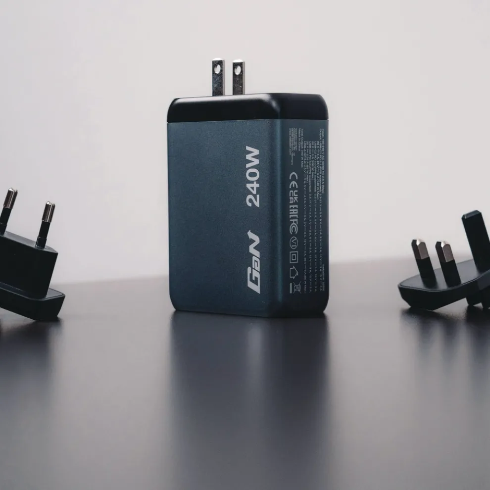 Verbatim 240 Watts 4-Port GaN Wall Charger - Black/Gray